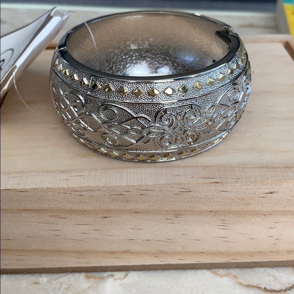 Bracelet cuff